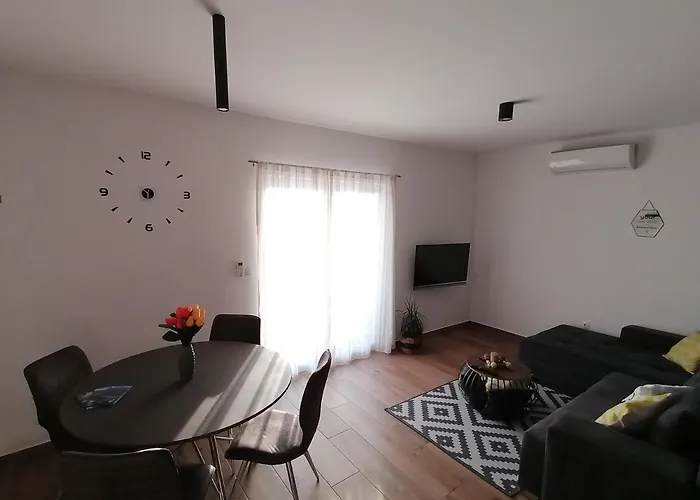 Apartments Jakov