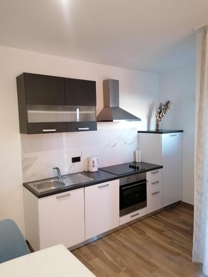 Jakov Apartman *